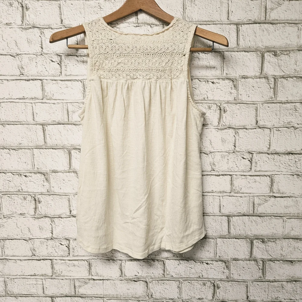 Maurice's Women's Ivory sleeveless Tank Top Size M Lace Detail V-Neck - Picture 2 of 6